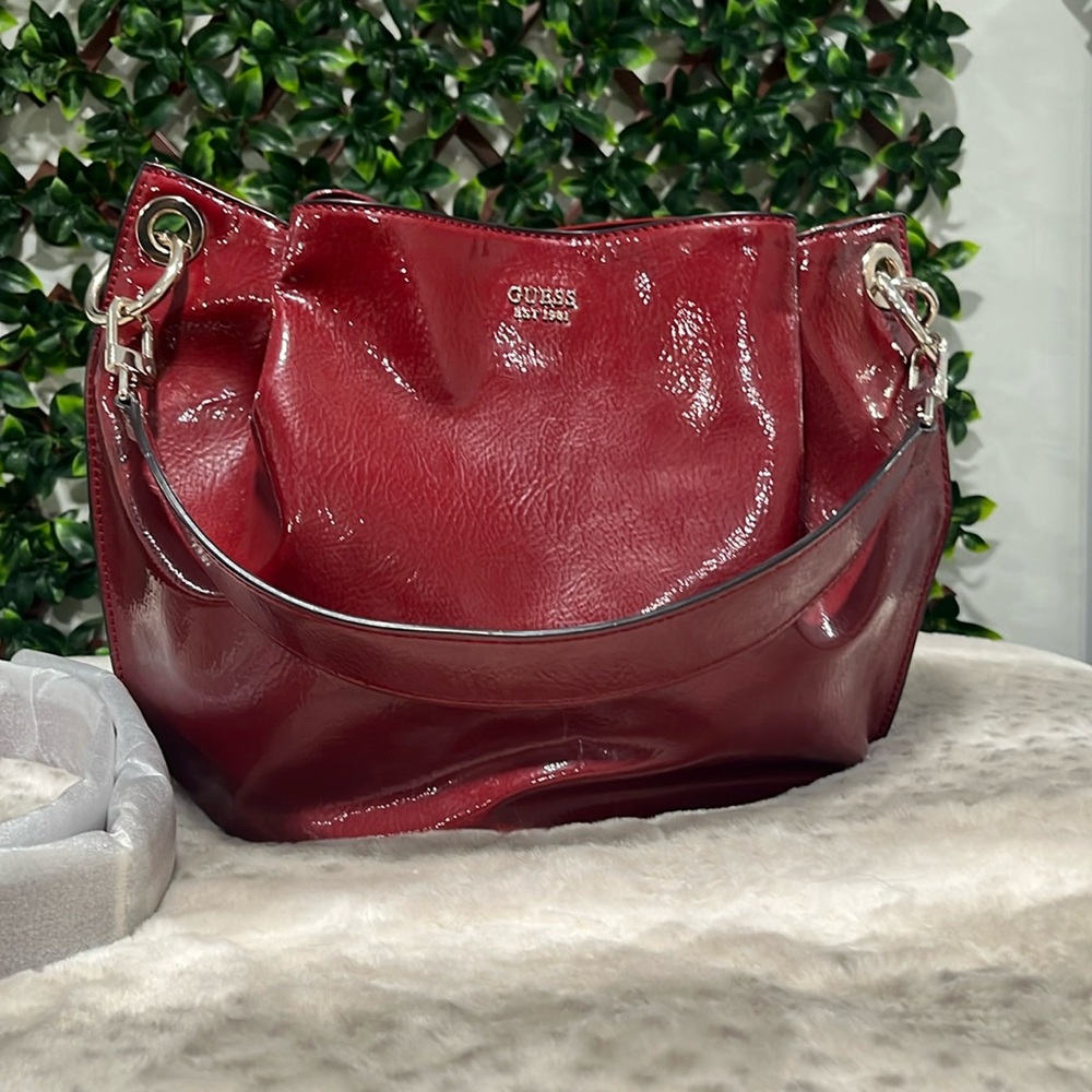 Guess patent bag Donating 2/1